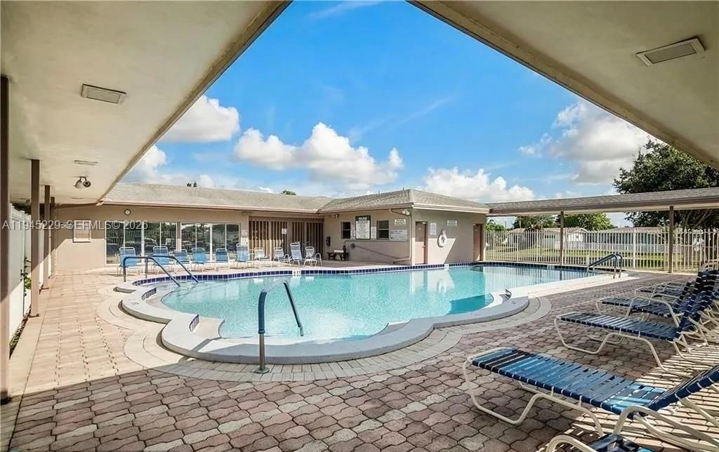 Activo con contrato: $264,000 (2 camas, 1 baños, 1061 Pies cuadrados)