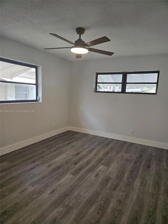 Activo con contrato: $264,000 (2 camas, 1 baños, 1061 Pies cuadrados)