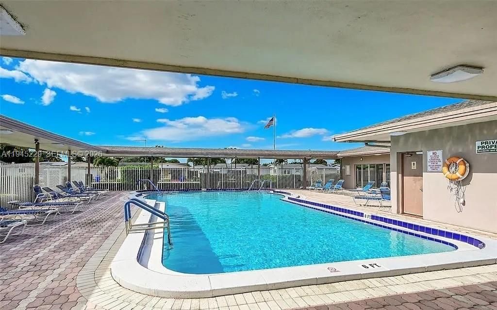 Activo con contrato: $264,000 (2 camas, 1 baños, 1061 Pies cuadrados)