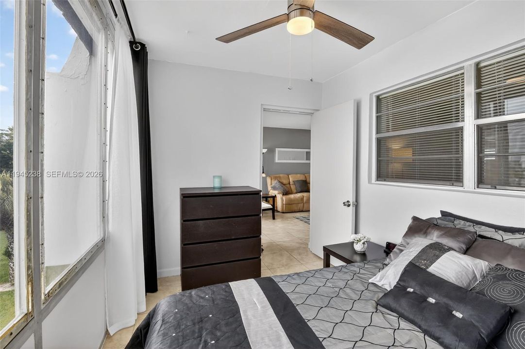 For Sale: $97,500 (1 beds, 1 baths, 739 Square Feet)