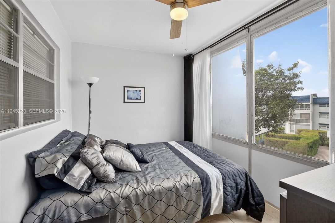 For Sale: $97,500 (1 beds, 1 baths, 739 Square Feet)