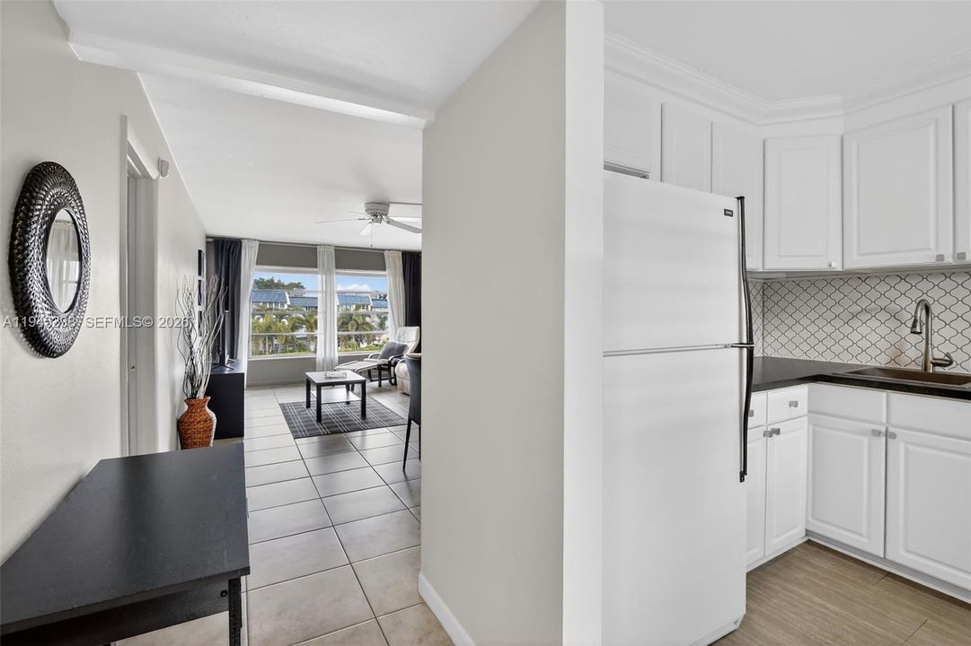 For Sale: $97,500 (1 beds, 1 baths, 739 Square Feet)