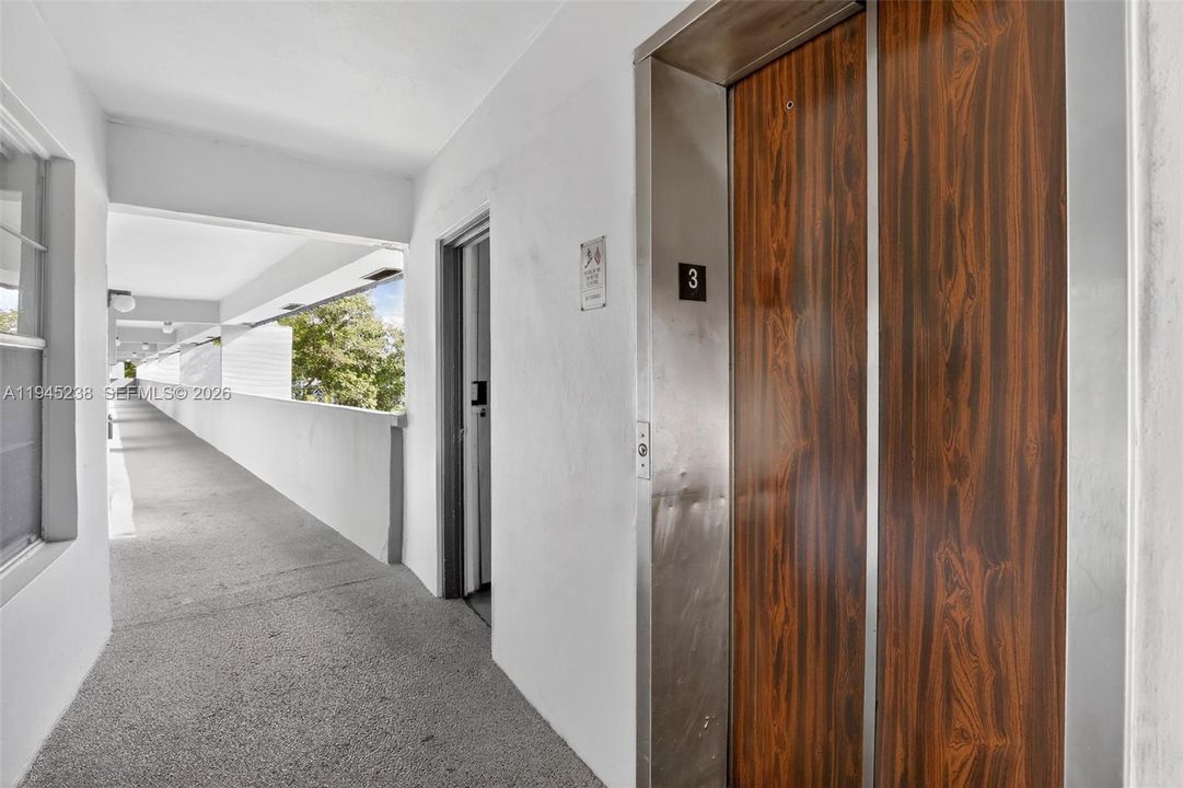 For Sale: $97,500 (1 beds, 1 baths, 739 Square Feet)