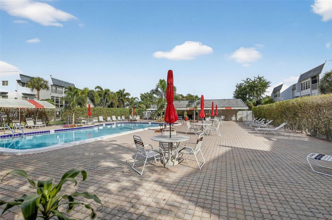 For Sale: $97,500 (1 beds, 1 baths, 739 Square Feet)