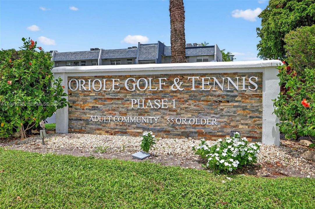 For Sale: $97,500 (1 beds, 1 baths, 739 Square Feet)