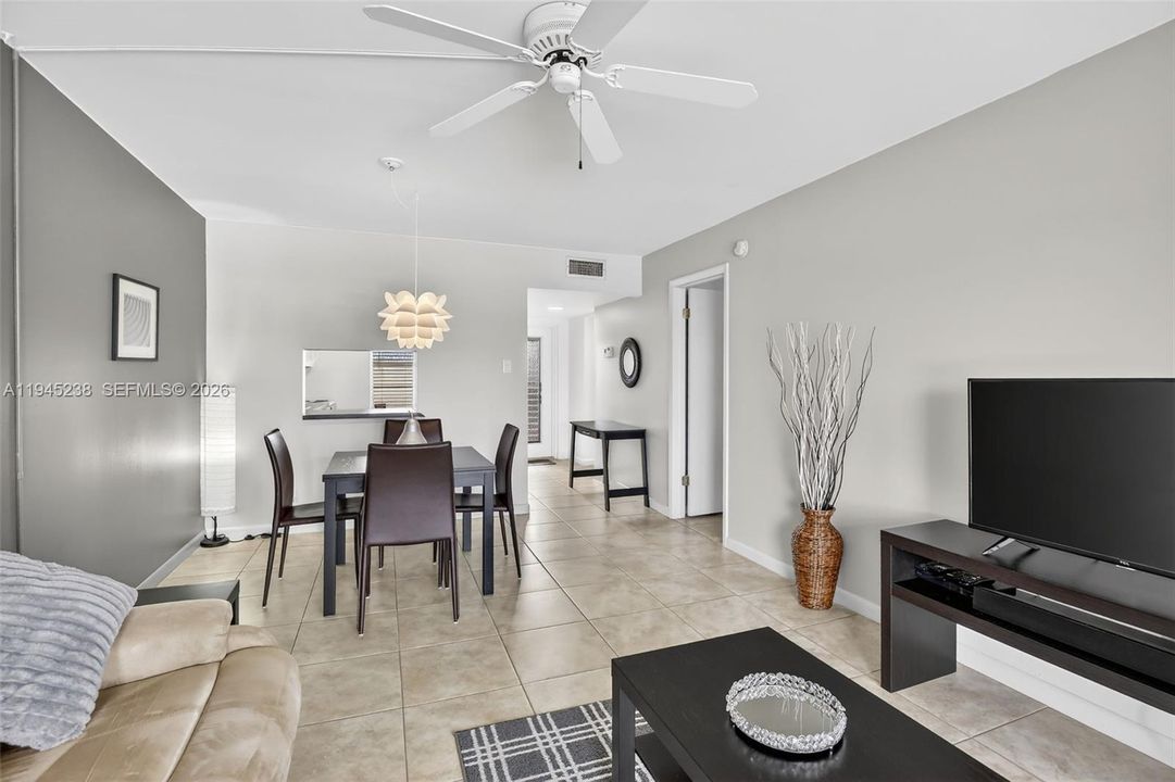 For Sale: $97,500 (1 beds, 1 baths, 739 Square Feet)