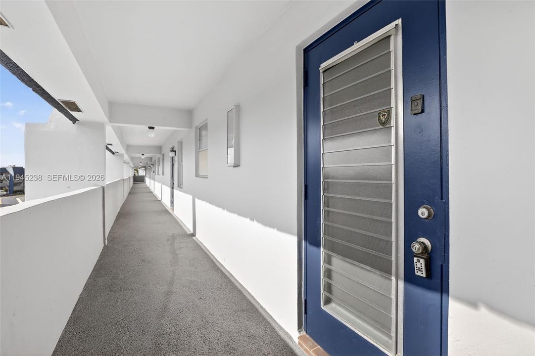 For Sale: $97,500 (1 beds, 1 baths, 739 Square Feet)