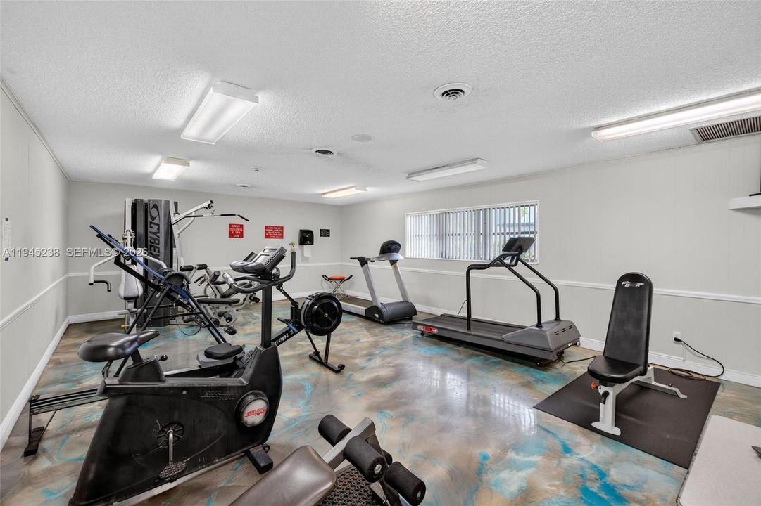 For Sale: $97,500 (1 beds, 1 baths, 739 Square Feet)