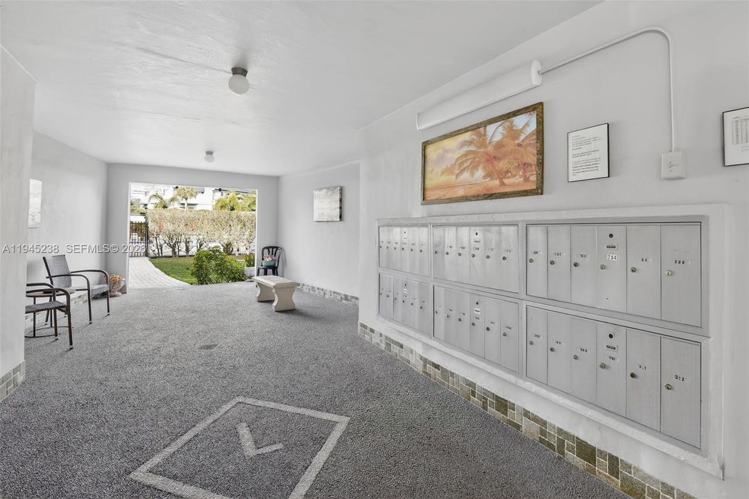 For Sale: $97,500 (1 beds, 1 baths, 739 Square Feet)