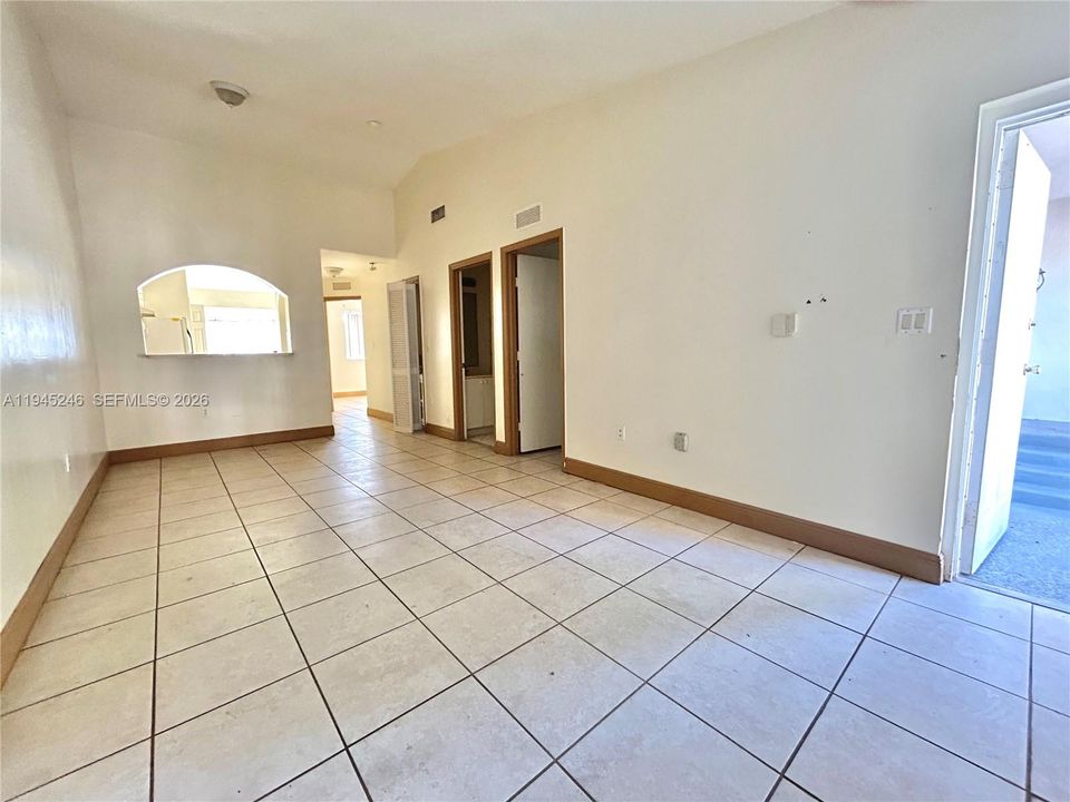 Activo con contrato: $179,000 (2 camas, 2 baños, 815 Pies cuadrados)