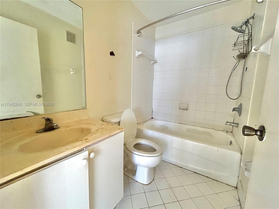 Activo con contrato: $179,000 (2 camas, 2 baños, 815 Pies cuadrados)