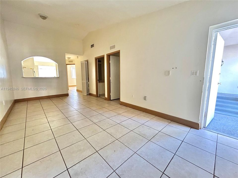 Activo con contrato: $179,000 (2 camas, 2 baños, 815 Pies cuadrados)