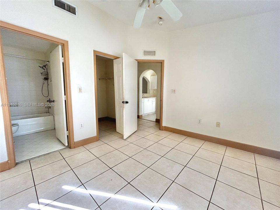 Activo con contrato: $179,000 (2 camas, 2 baños, 815 Pies cuadrados)