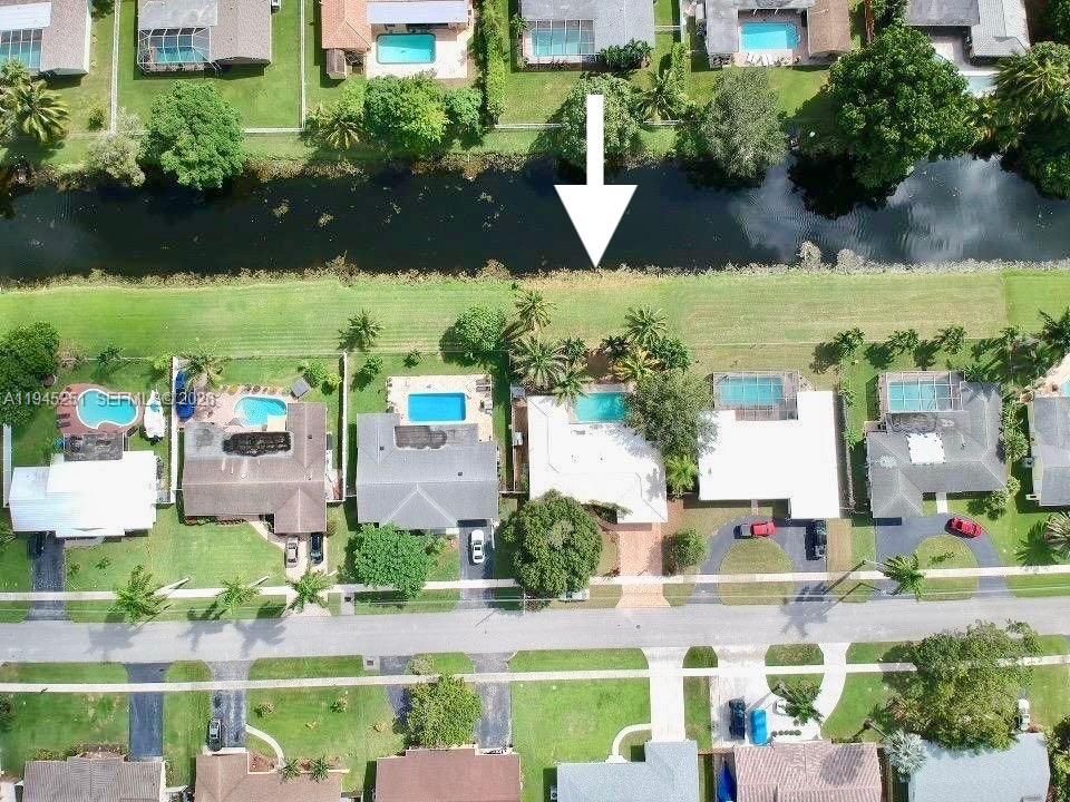 На продажу: $630,000 (4 спален, 2 ванн, 1746 Квадратных фут)