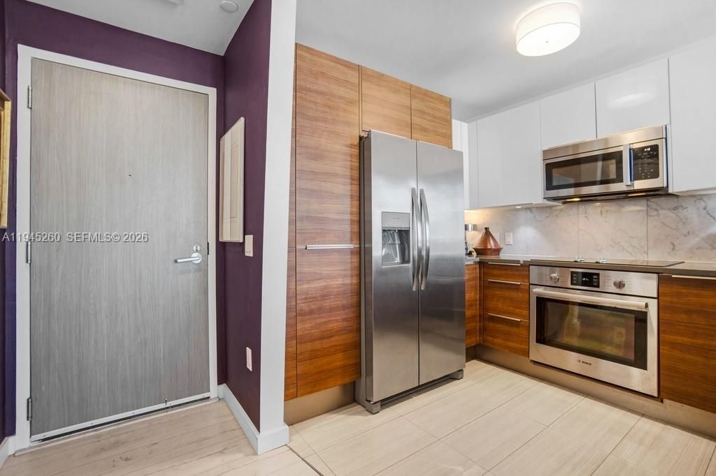 Door Entrance to unit from inside