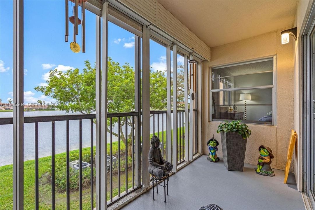 En Venta: $245,000 (2 camas, 2 baños, 1052 Pies cuadrados)