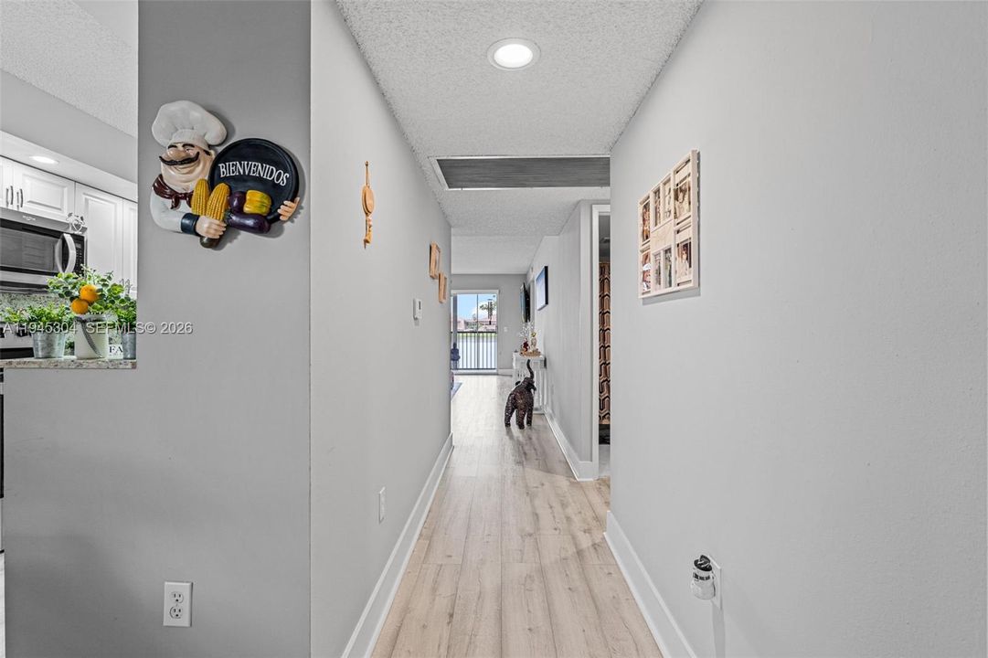 En Venta: $245,000 (2 camas, 2 baños, 1052 Pies cuadrados)
