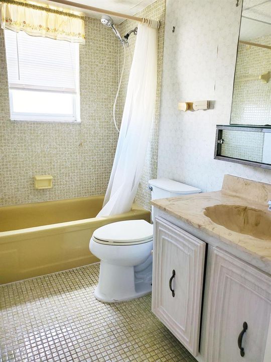 Main Bath Tub $ Shower