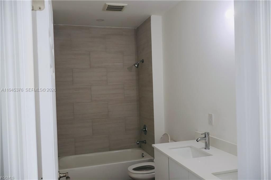 Vendido Recientemente: $300,000 (3 camas, 2 baños, 0 Pies cuadrados)