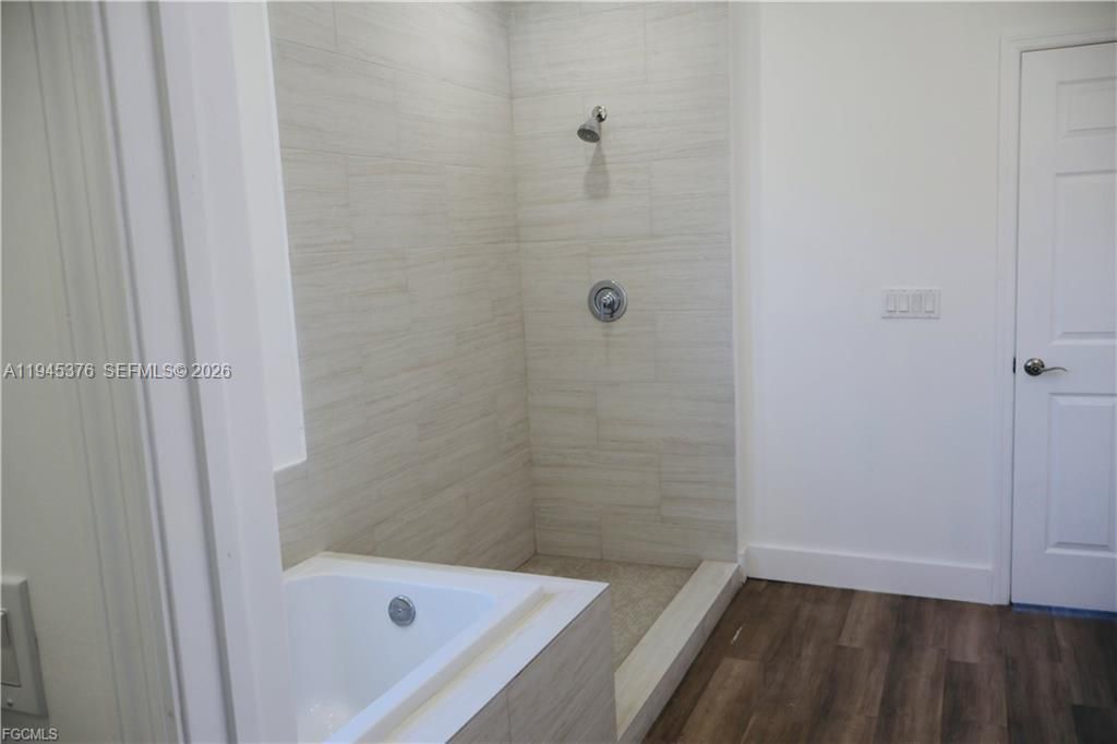 Vendido Recientemente: $300,000 (3 camas, 2 baños, 0 Pies cuadrados)