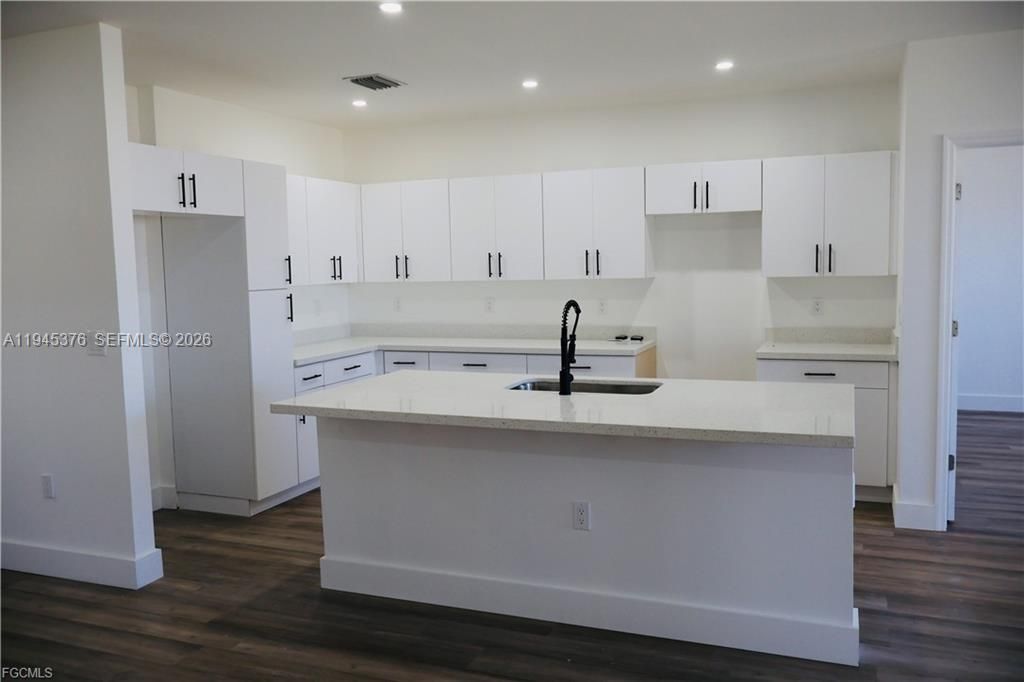 Vendido Recientemente: $300,000 (3 camas, 2 baños, 0 Pies cuadrados)