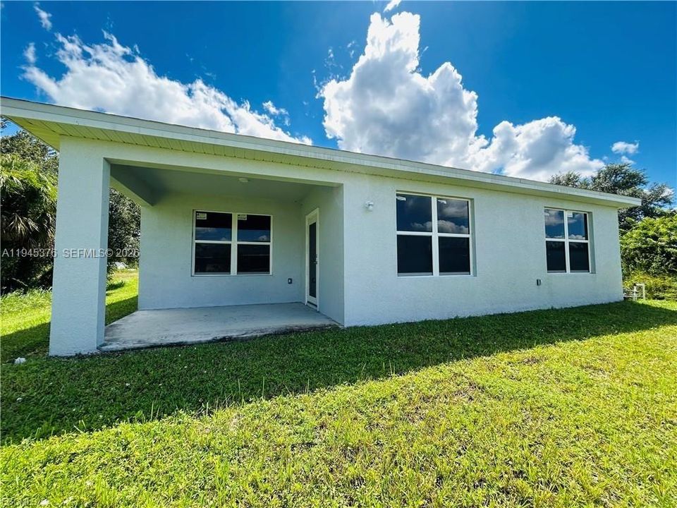 Vendido Recientemente: $300,000 (3 camas, 2 baños, 0 Pies cuadrados)