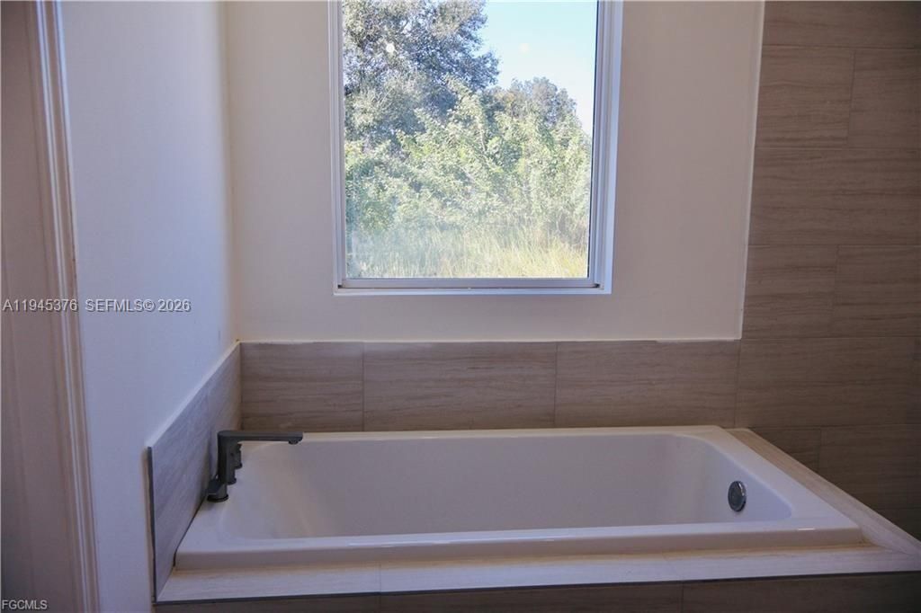 Vendido Recientemente: $300,000 (3 camas, 2 baños, 0 Pies cuadrados)