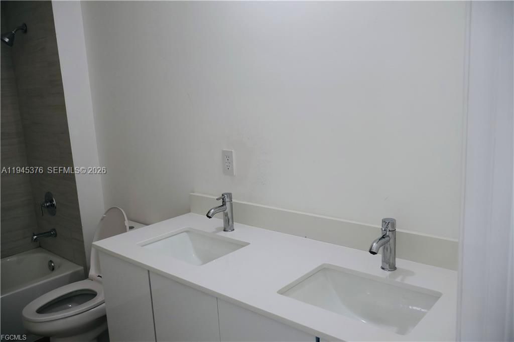 Vendido Recientemente: $300,000 (3 camas, 2 baños, 0 Pies cuadrados)