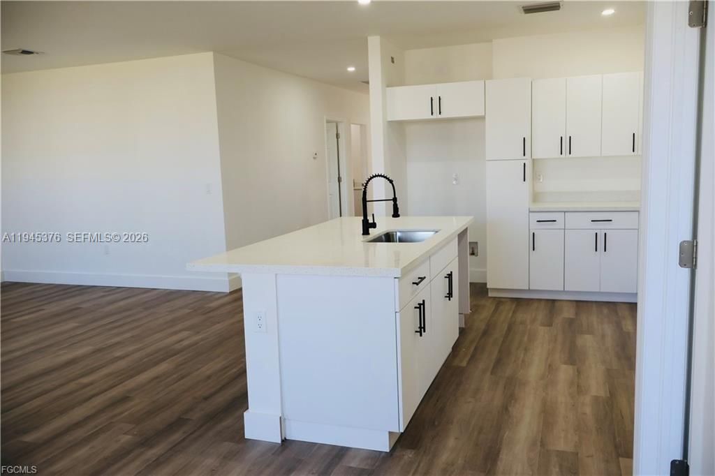 Vendido Recientemente: $300,000 (3 camas, 2 baños, 0 Pies cuadrados)