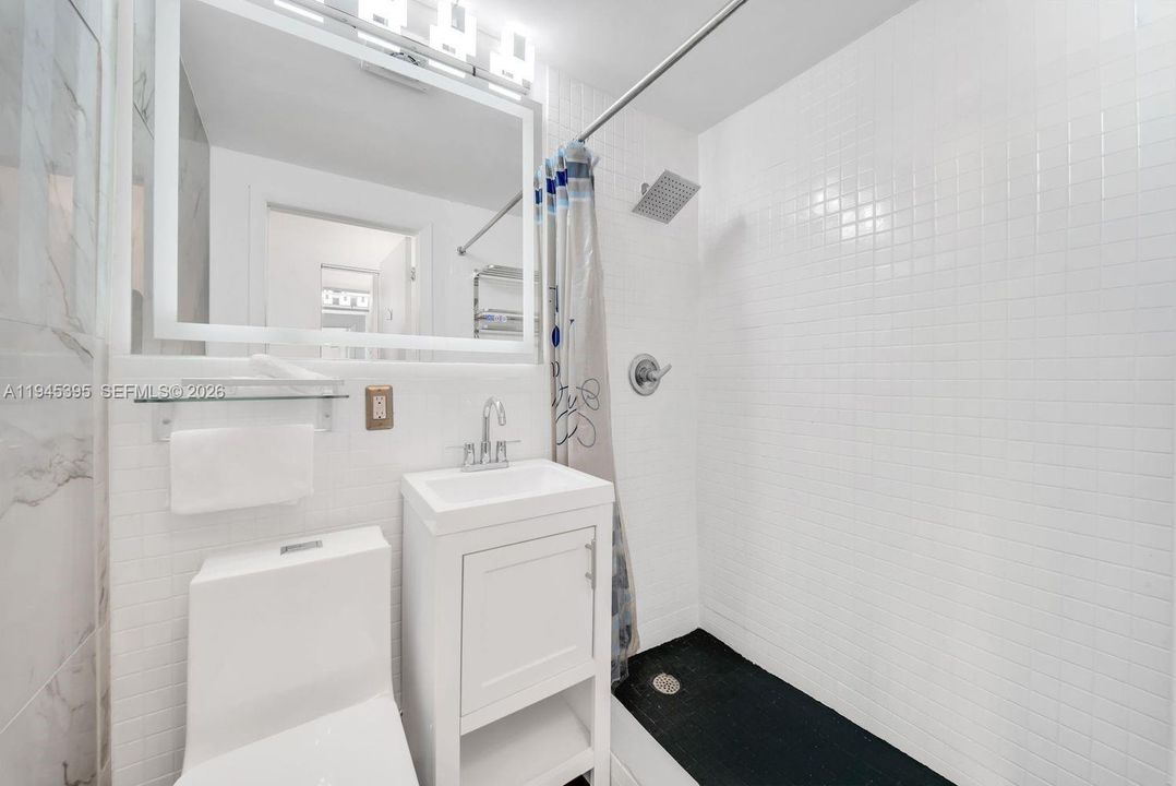 En Venta: $165,000 (0 camas, 1 baños, 270 Pies cuadrados)