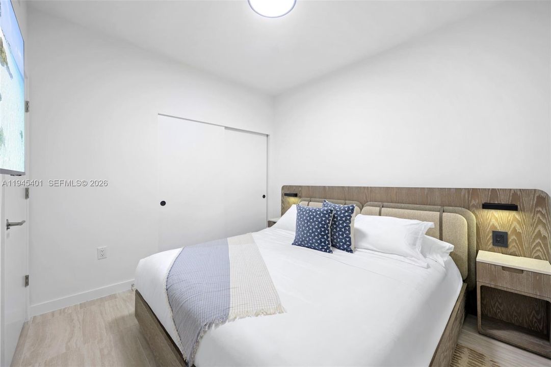 For Sale: $799,000 (1 beds, 1 baths, 475 Square Feet)