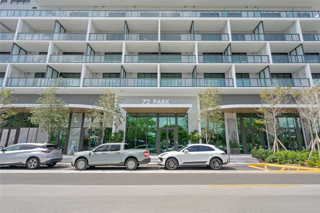 For Sale: $799,000 (1 beds, 1 baths, 475 Square Feet)
