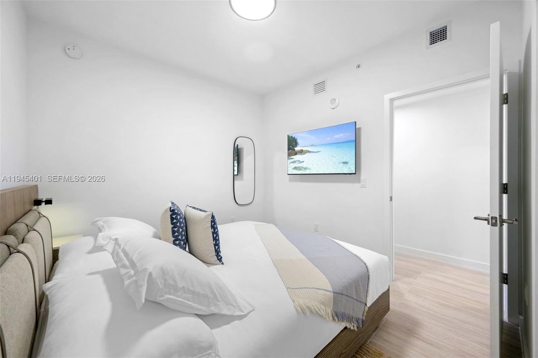 For Sale: $799,000 (1 beds, 1 baths, 475 Square Feet)