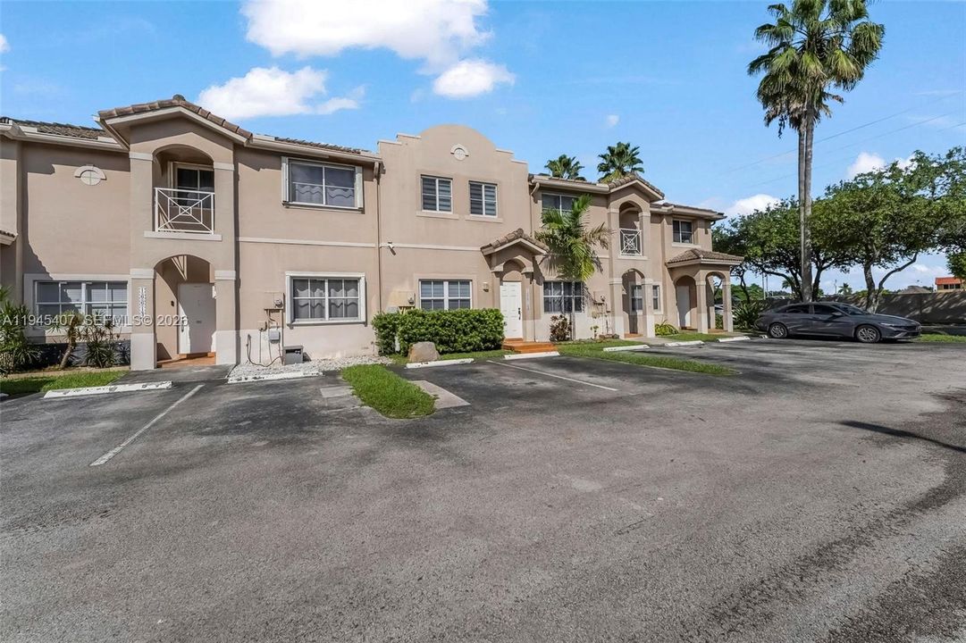 For Sale: $469,700 (2 beds, 2 baths, 1260 Square Feet)