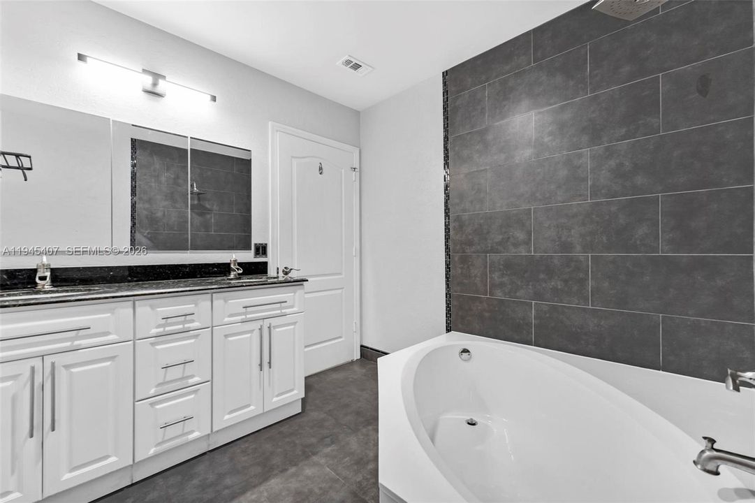 For Sale: $469,700 (2 beds, 2 baths, 1260 Square Feet)