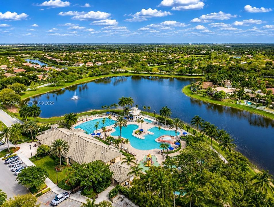 Activo con contrato: $749,900 (5 camas, 2 baños, 2526 Pies cuadrados)