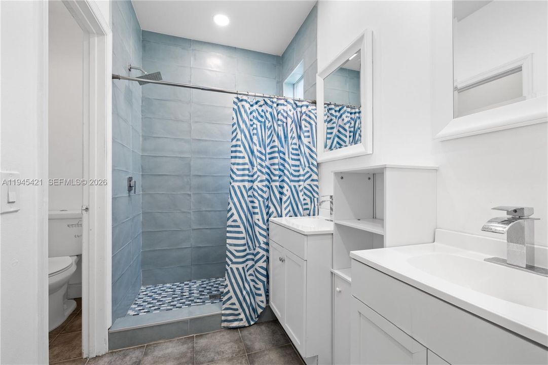 Activo con contrato: $749,900 (5 camas, 2 baños, 2526 Pies cuadrados)