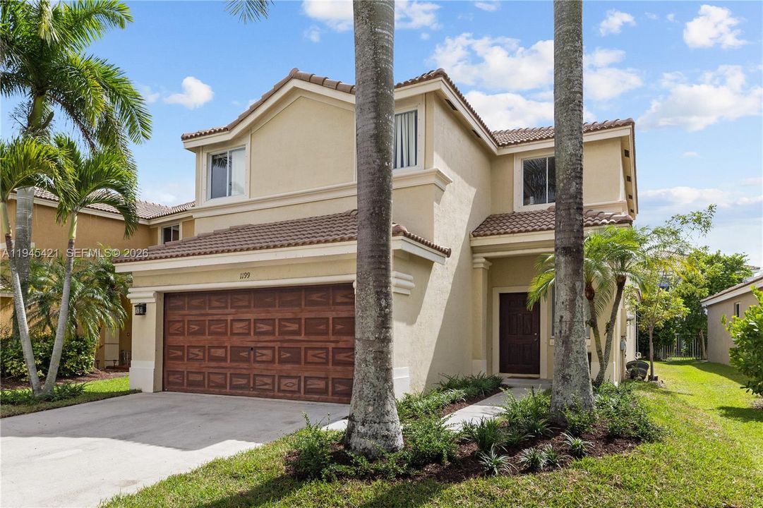 Activo con contrato: $749,900 (5 camas, 2 baños, 2526 Pies cuadrados)