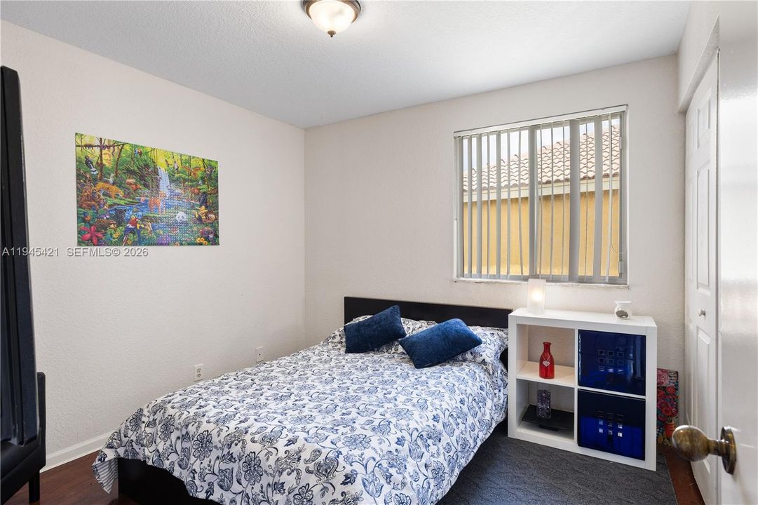 Activo con contrato: $749,900 (5 camas, 2 baños, 2526 Pies cuadrados)