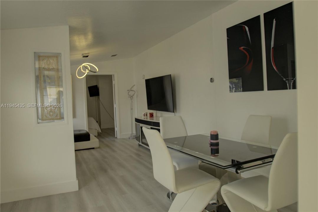 На продажу: $289,500 (3 спален, 2 ванн, 1430 Квадратных фут)