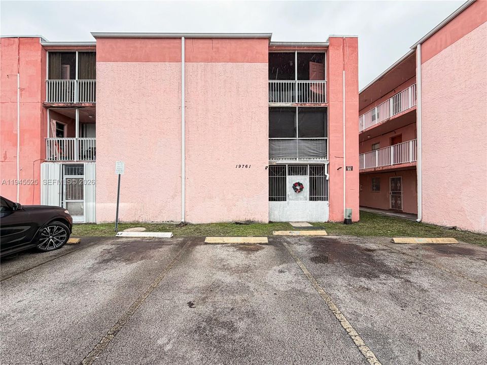 For Sale: $149,900 (2 beds, 2 baths, 800 Square Feet)
