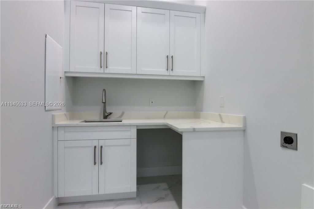 На продажу: $995,000 (4 спален, 3 ванн, 2567 Квадратных фут)