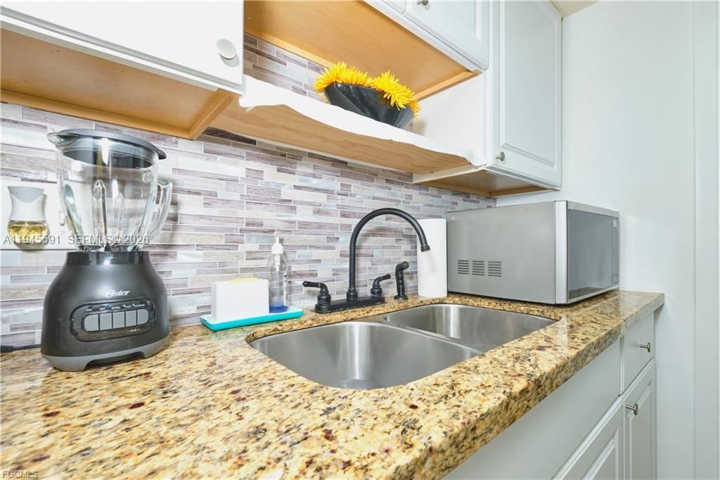 Недавно продано: $79,000 (1 спален, 1 ванн, 840 Квадратных фут)