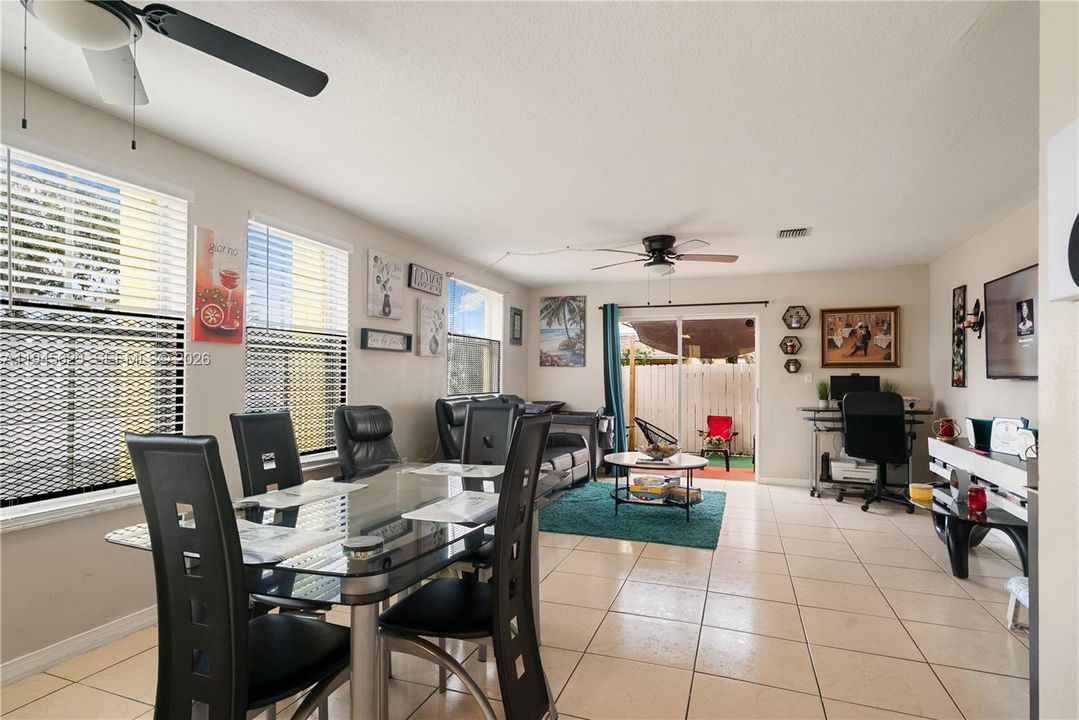 For Sale: $349,000 (2 beds, 2 baths, 1020 Square Feet)