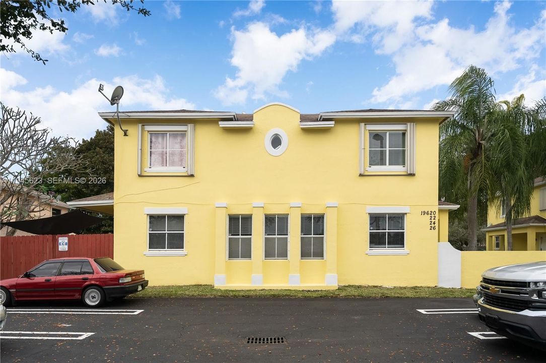 For Sale: $349,000 (2 beds, 2 baths, 1020 Square Feet)