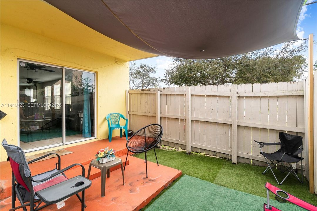 For Sale: $349,000 (2 beds, 2 baths, 1020 Square Feet)