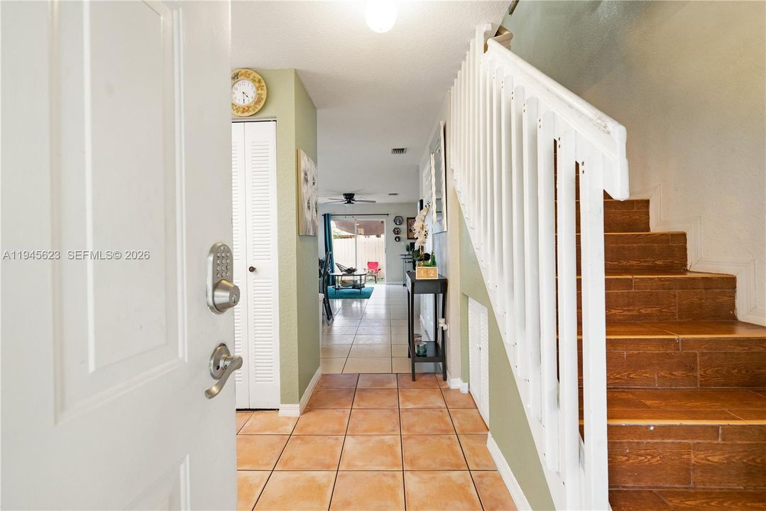 For Sale: $349,000 (2 beds, 2 baths, 1020 Square Feet)