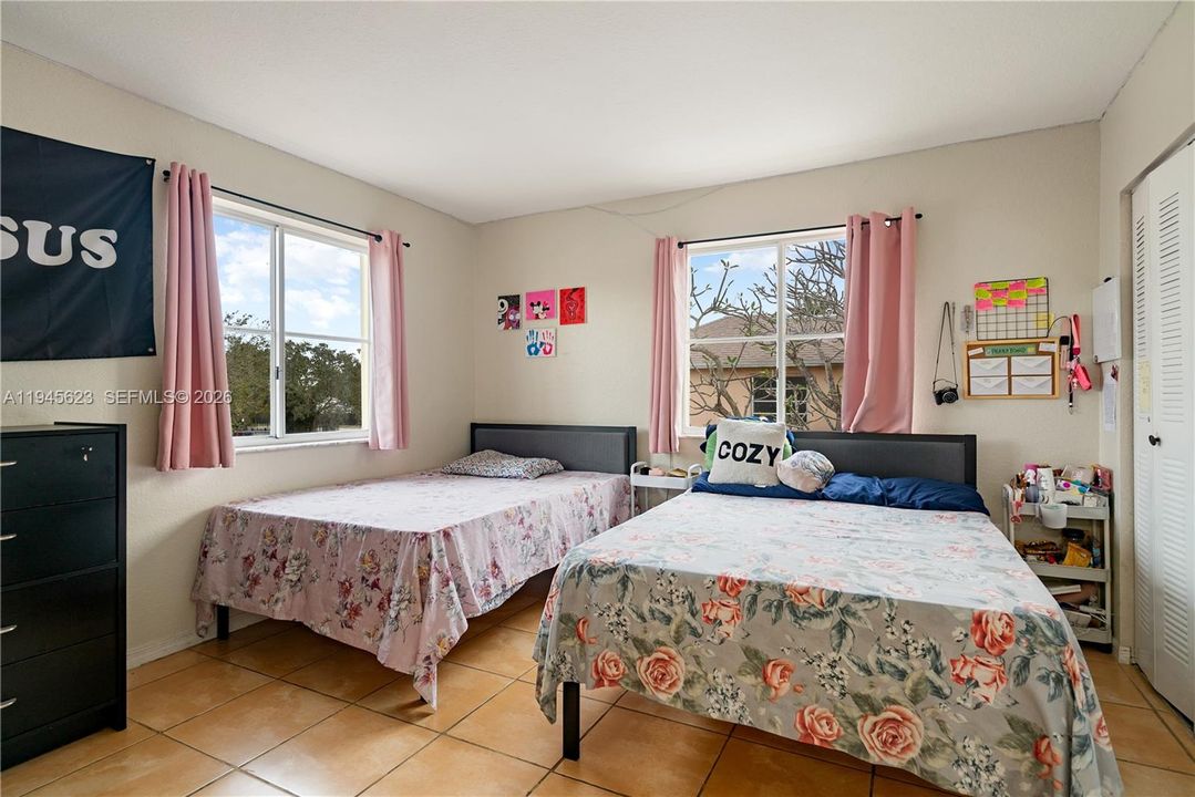 For Sale: $349,000 (2 beds, 2 baths, 1020 Square Feet)