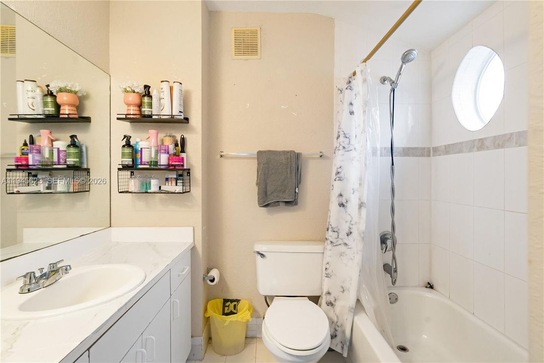 For Sale: $349,000 (2 beds, 2 baths, 1020 Square Feet)