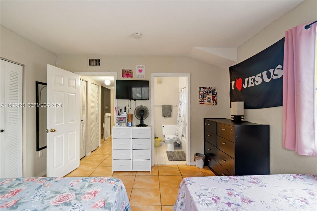 For Sale: $349,000 (2 beds, 2 baths, 1020 Square Feet)